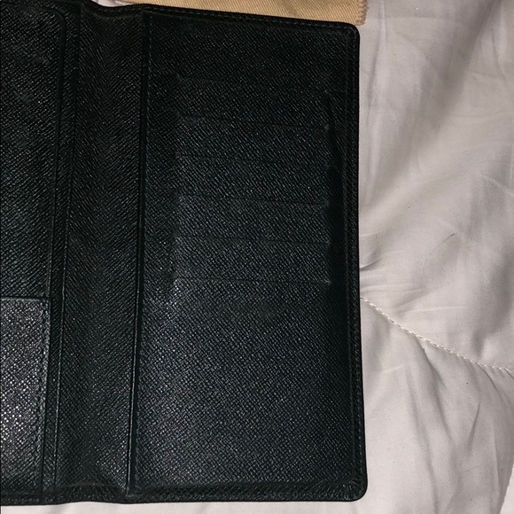 Louis Vuitton Taiga Leather Long Wallet - Picture 4 of 7